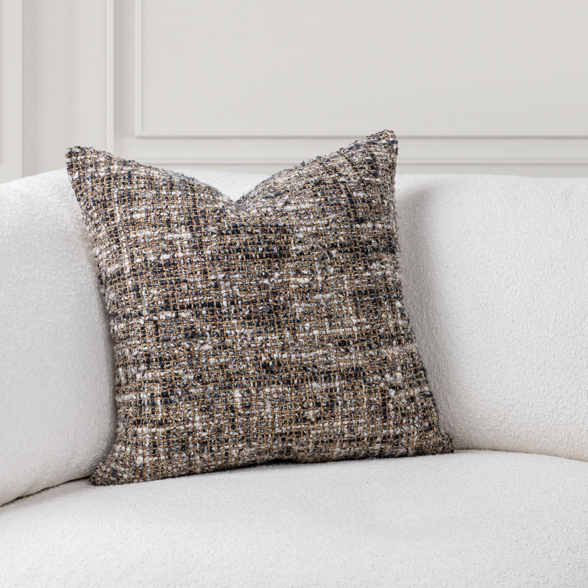 Villa Classics - Porter 22" x 22" Accent Pillow - Black / Ivory
