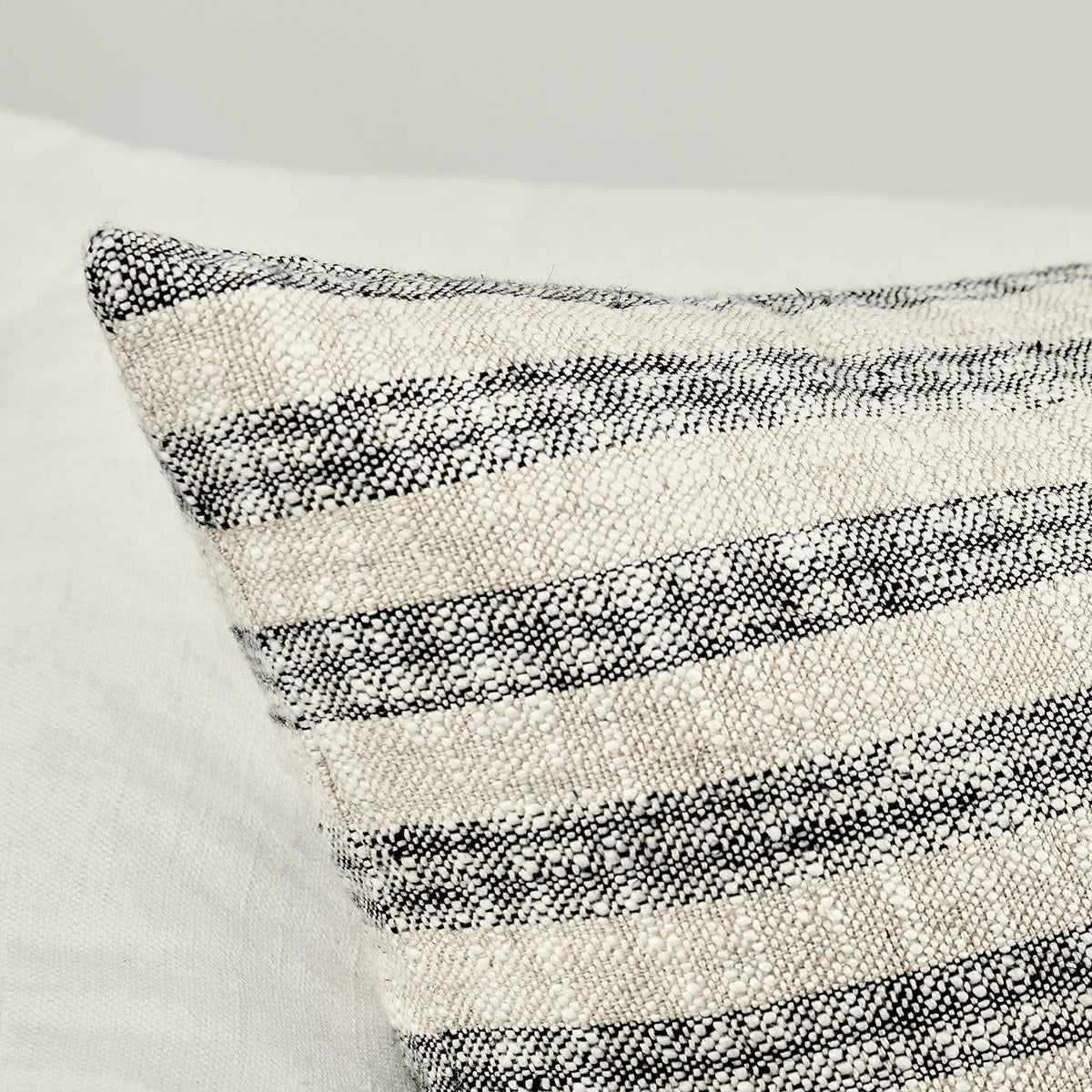 Linna - 24" x 24" Pillow - Natural / Black