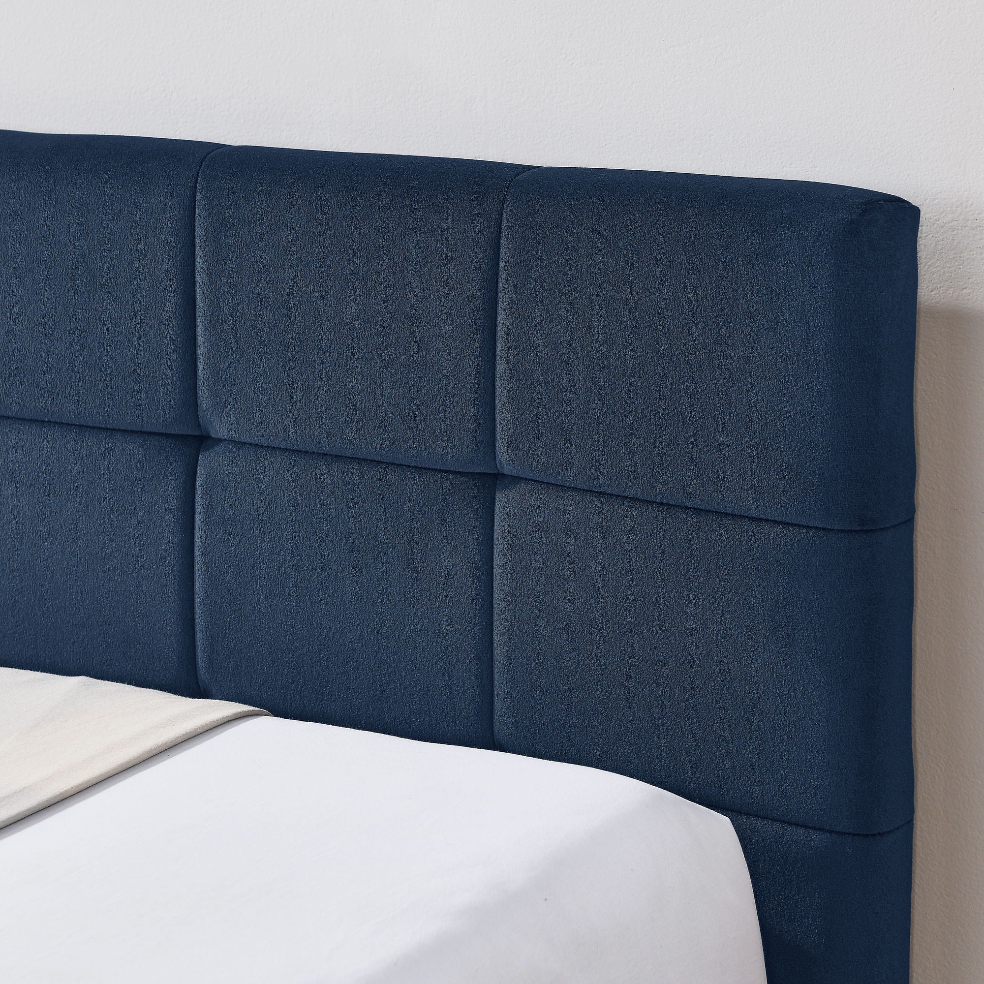 Elegant Design Storage Upholstered Tufted Bed Frame With Backrest And Armrests