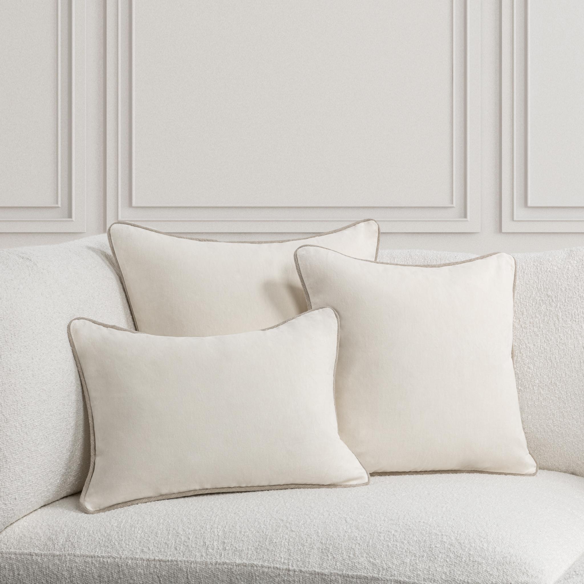 Heirloom Velvet - SLD Pillow - Ivory