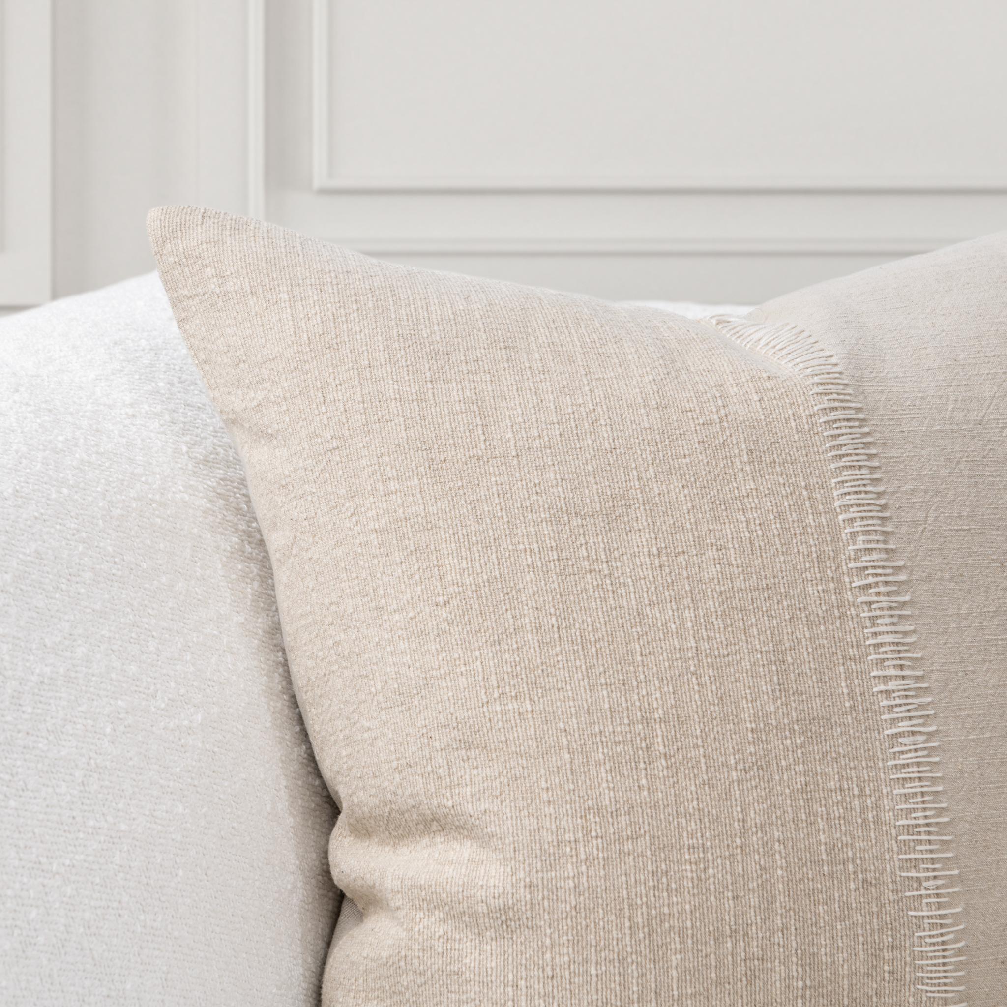 Nisha - 22" x 22" Accent Pillow - Natural / Ivory