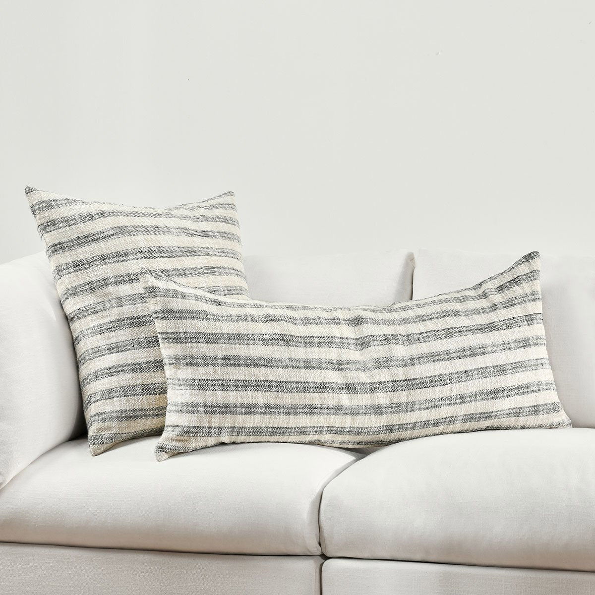 Linna - 24" x 24" Pillow - Natural / Black