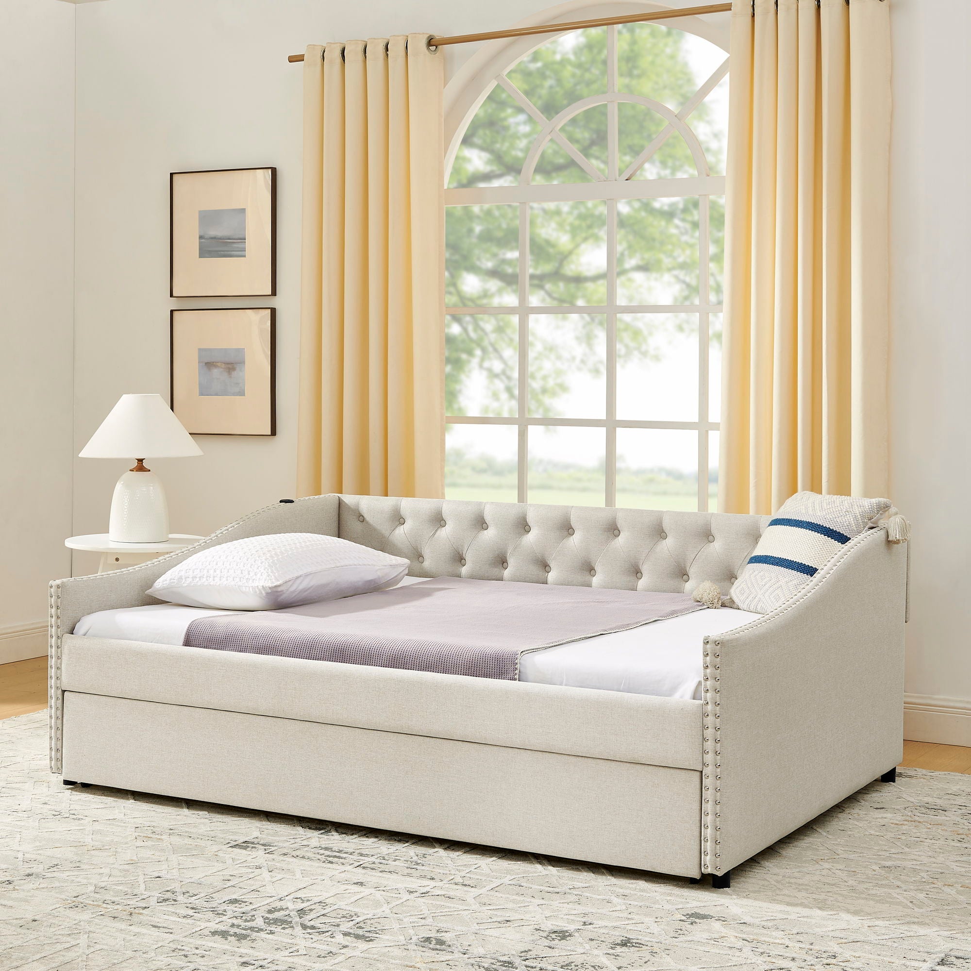 Upholstered Daybed With USB Charging & Pull Out Bed