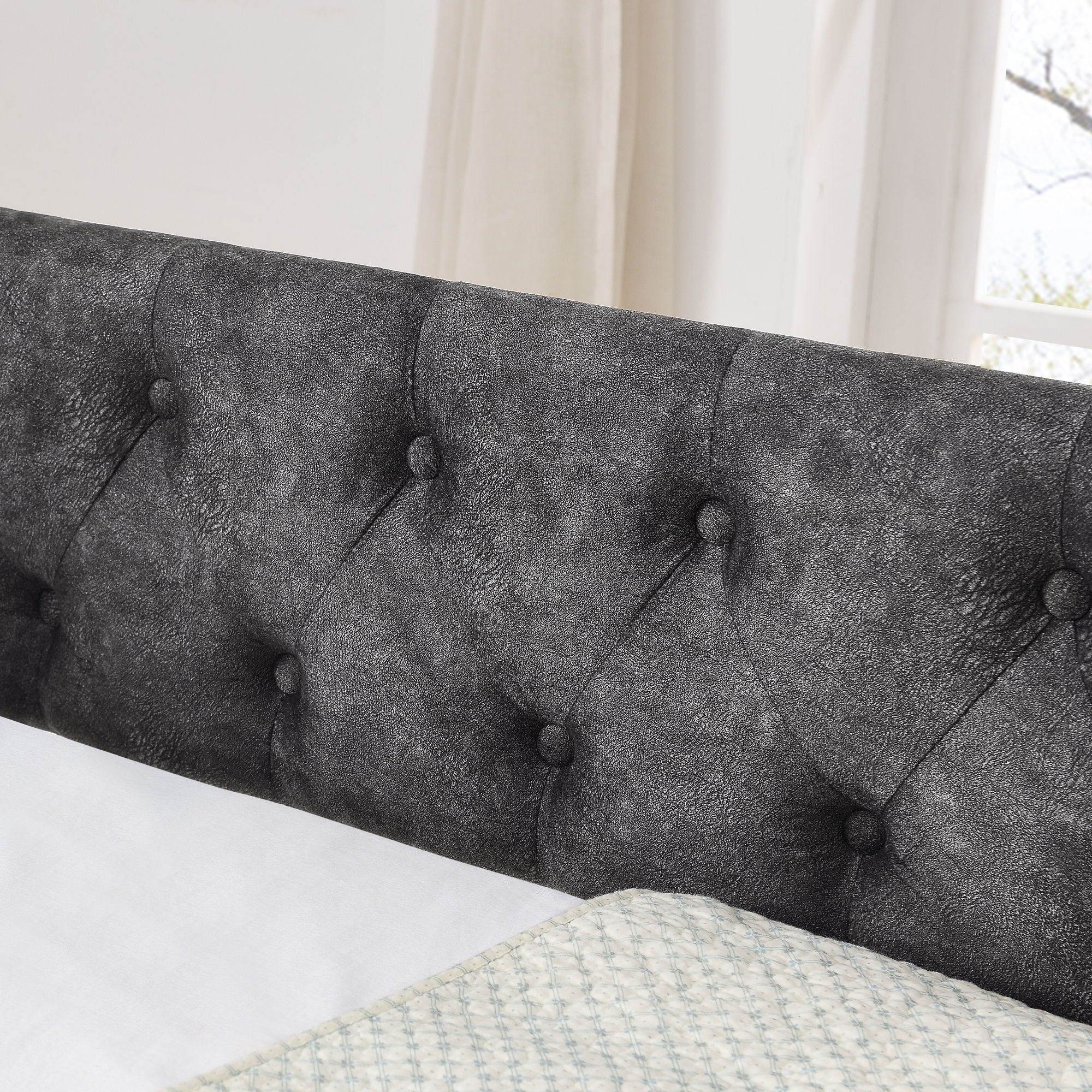 Upholstered Daybed With USB Charging & Pull Out Bed