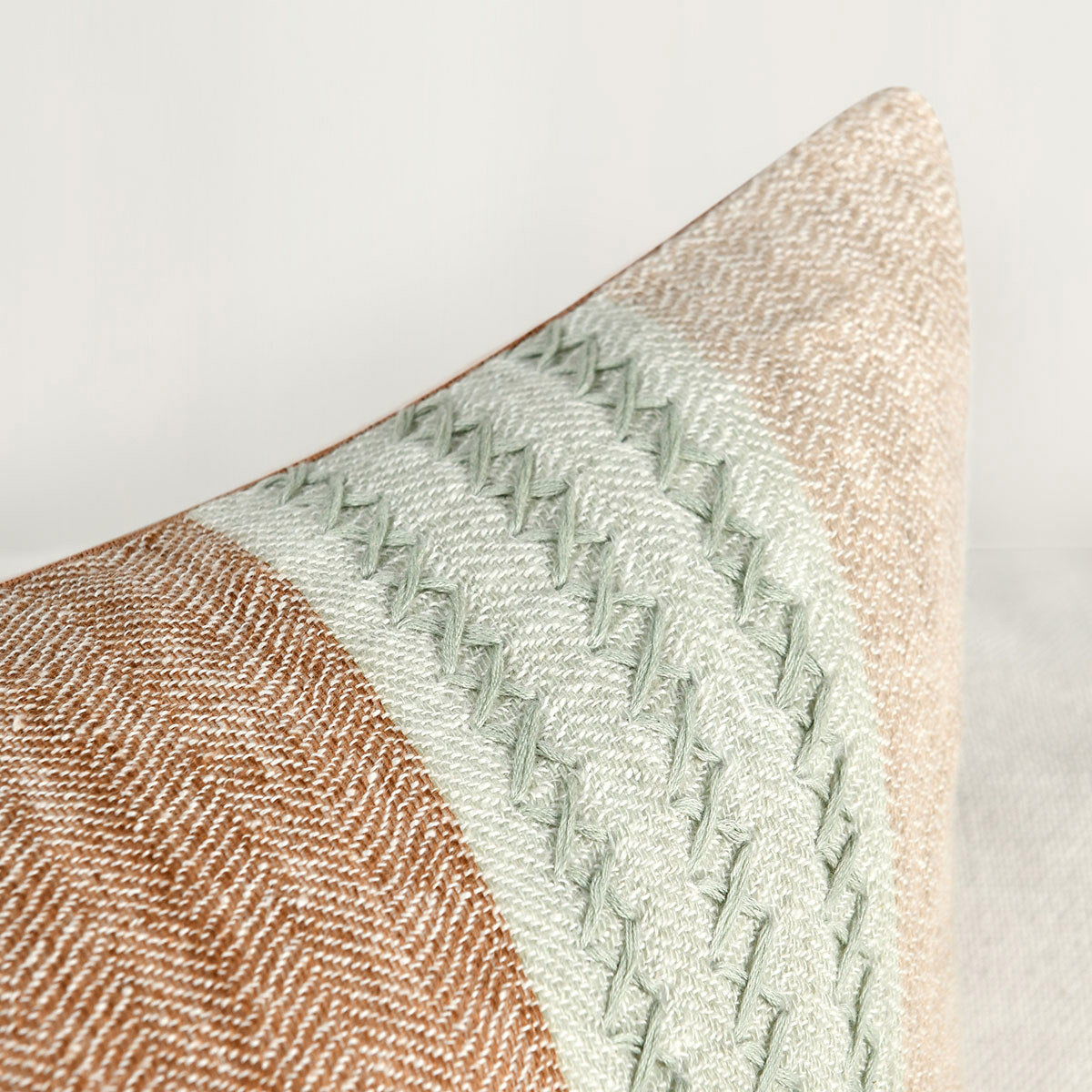 Sherry - BW Pillow - Hazel/ Natural