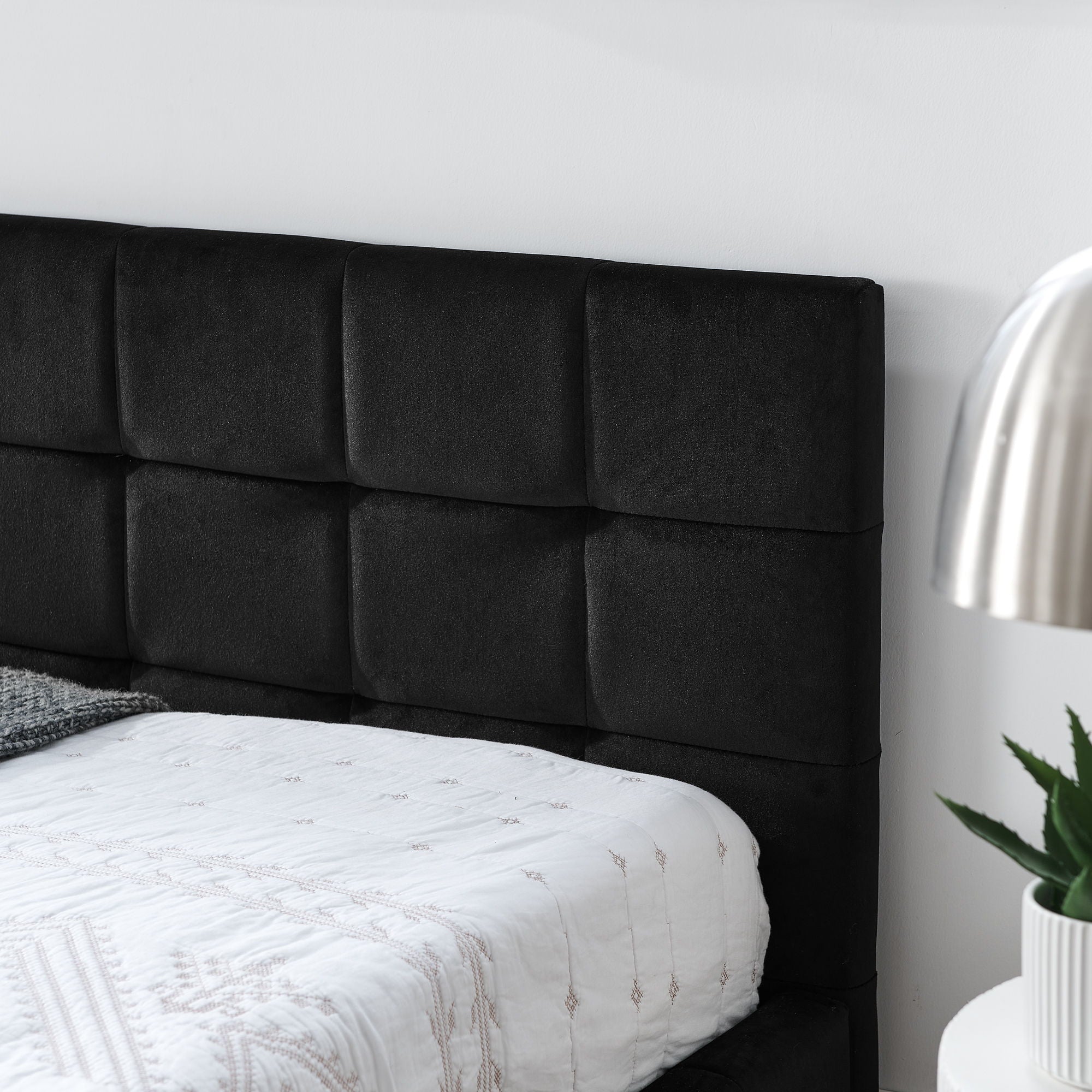 Storage Elegant Upholstered Tufted Bed Frame With Backrest And Armrests