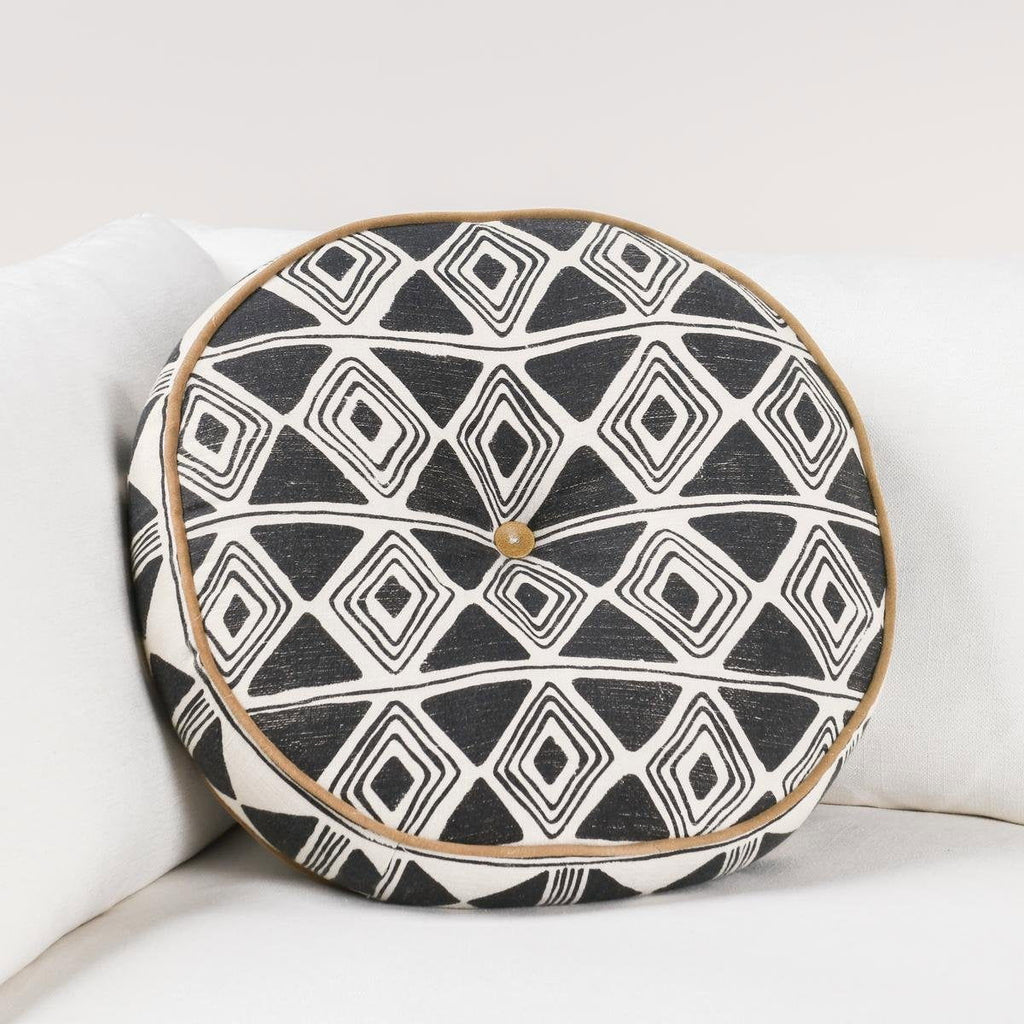 Nubia - 18" Round Pillow - Black / White