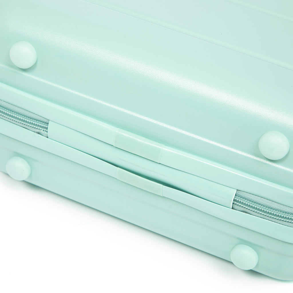Spinner Luggage Set With Combination Lock