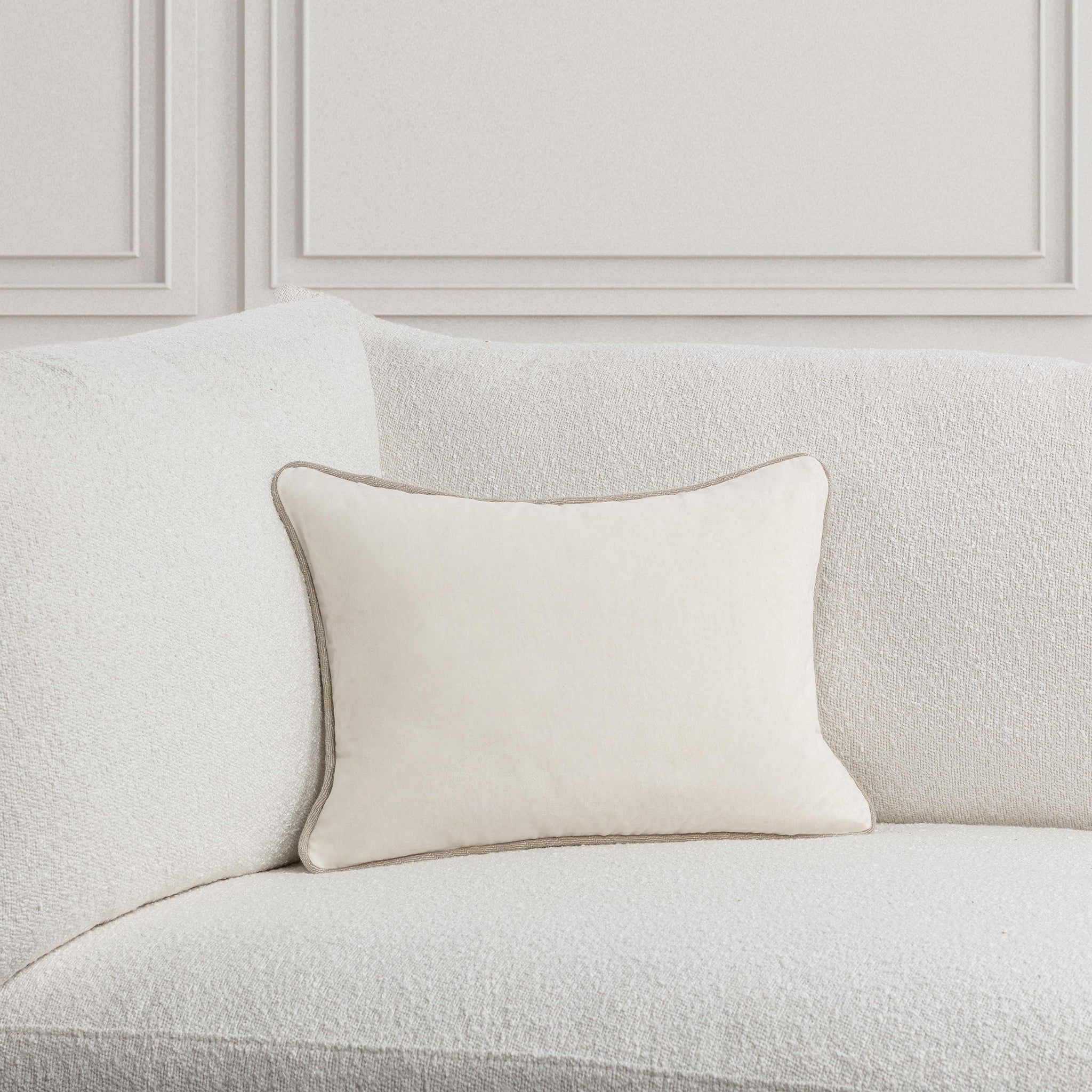Heirloom Velvet - SLD Pillow - Ivory