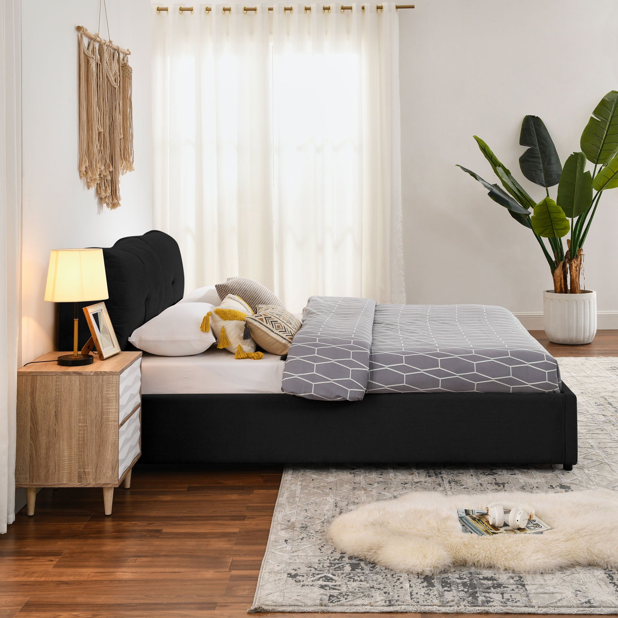 Storage Upholstered Hydraulic Platform Bed With Integrated Headboard