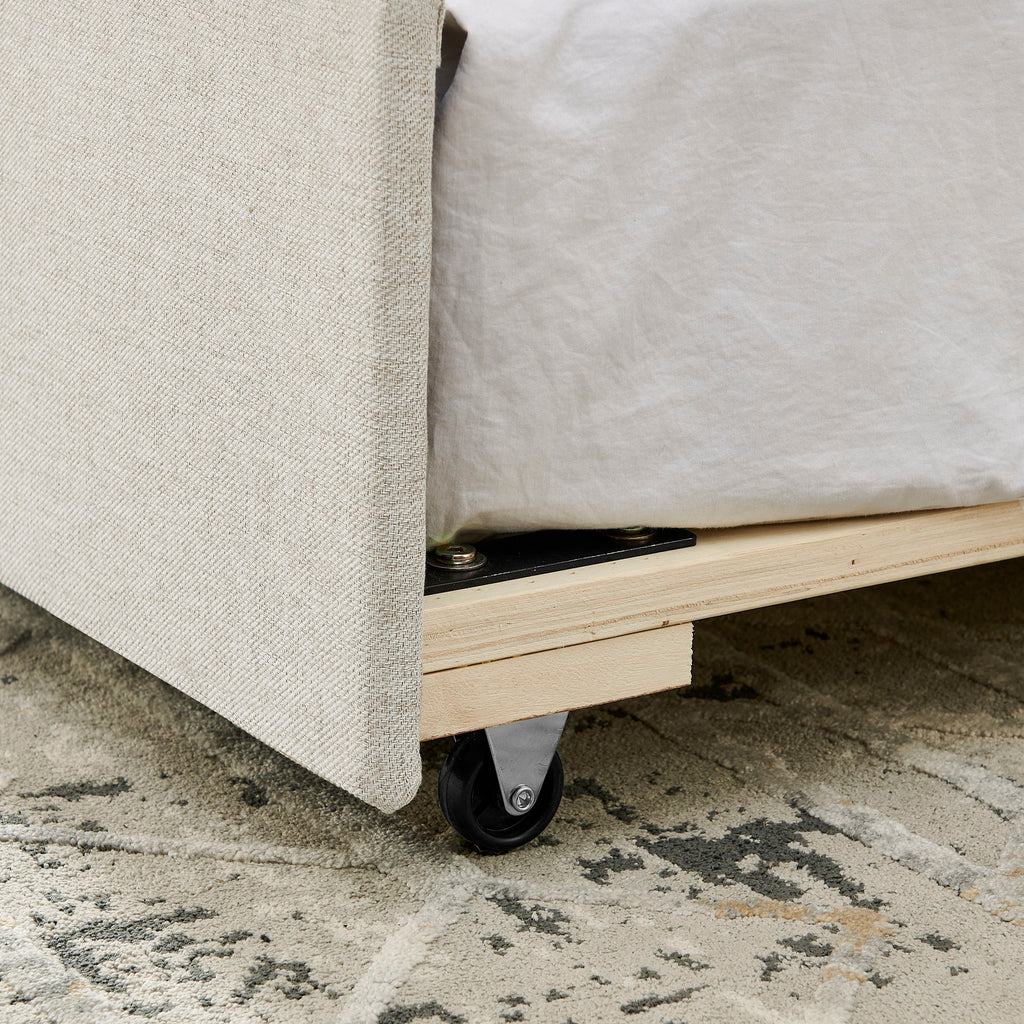 Upholstered Daybed With USB Charging & Pull Out Bed