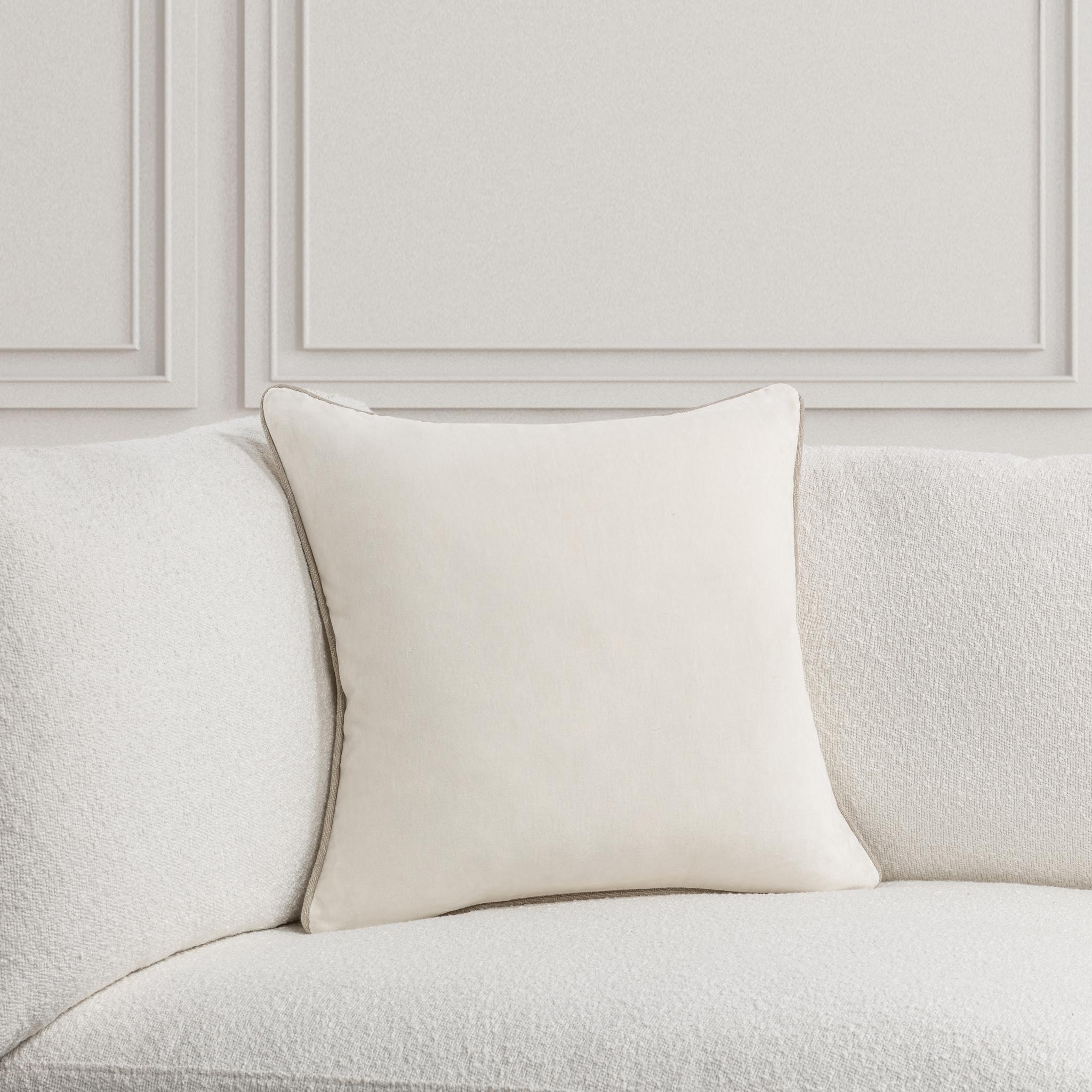 Heirloom Velvet - SLD Pillow - Ivory