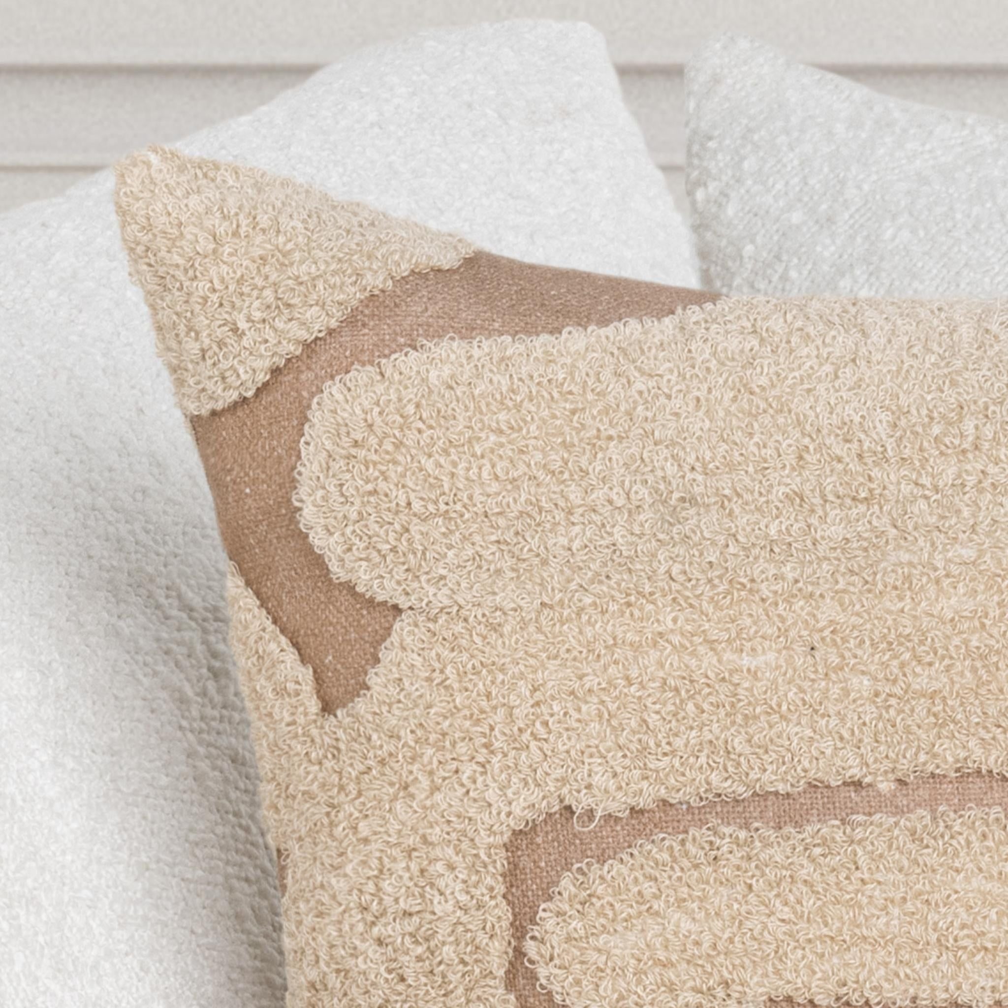 Austen - 20" x 20"Pillow - Caramel